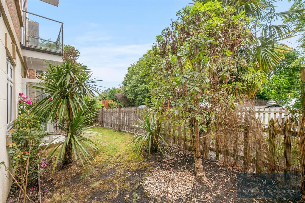 Flat 4 Eva Court MV-10.jpg