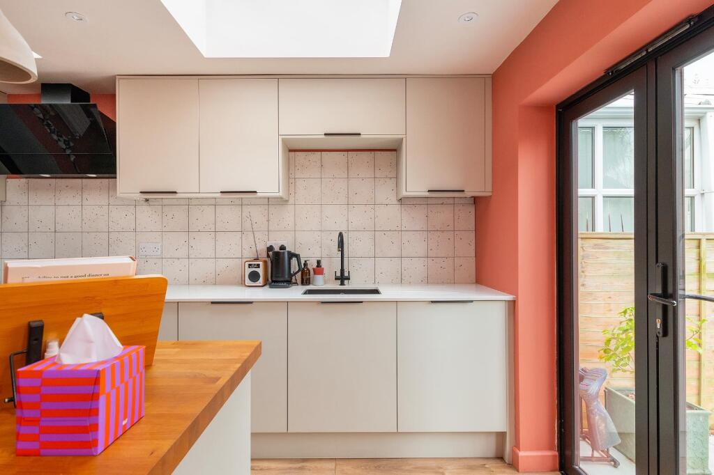 0R6RFS - Kitchen E.jpg