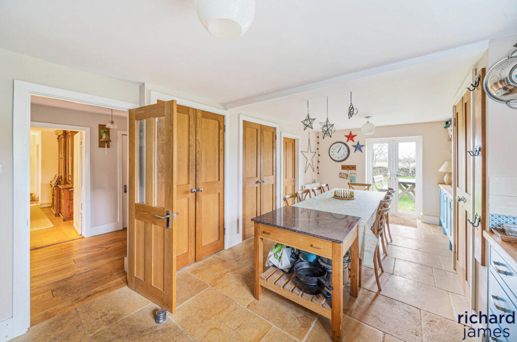 9b005c73-7b98-408...