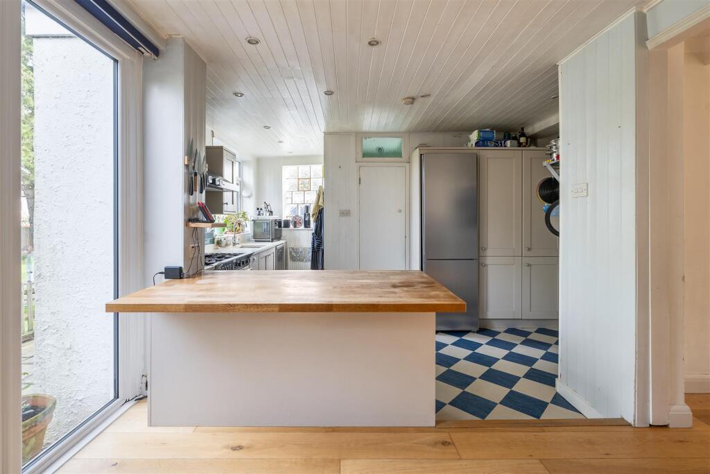 Elmcroft Close E11