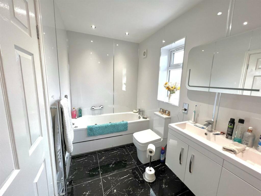 Master Suite - Bathroom