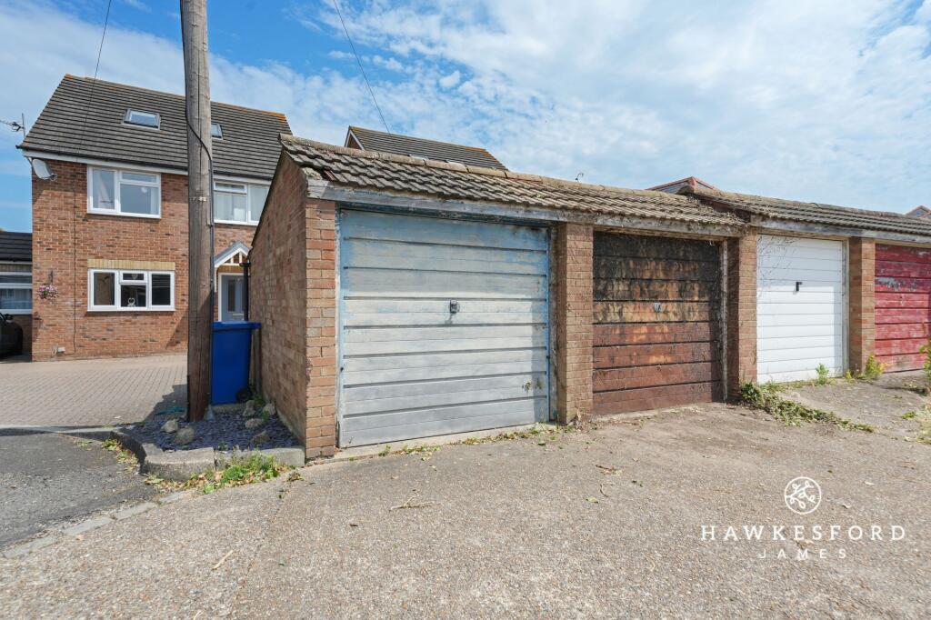 Keswick Avenue, Sittingbourne - Garage en block