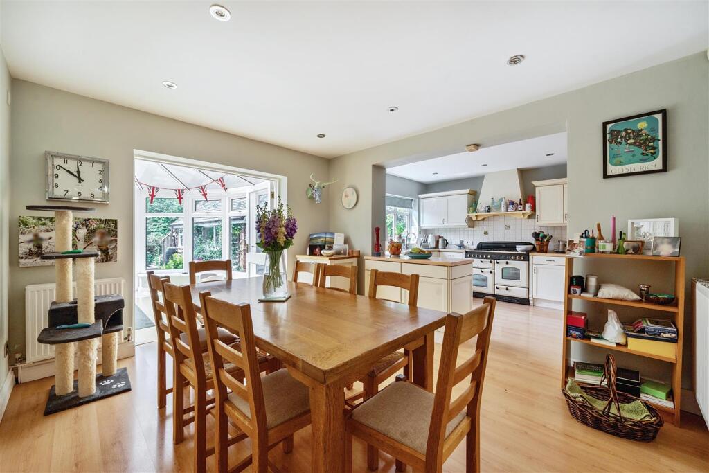 1295983-15-68305c08d1371-ARW .jpg