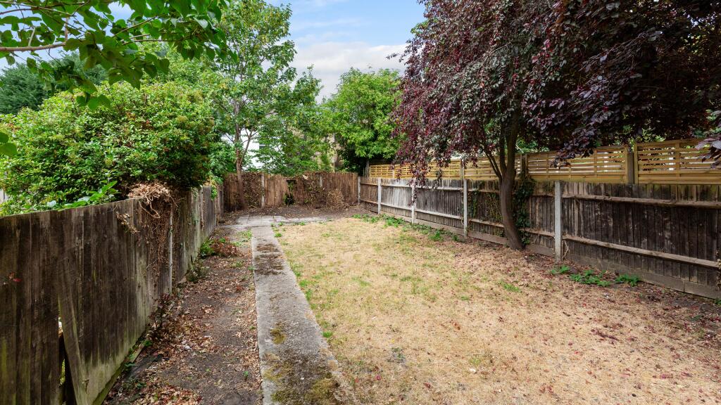 Flat A, 71 George Lane, Lewisham, London, SE13 6HN