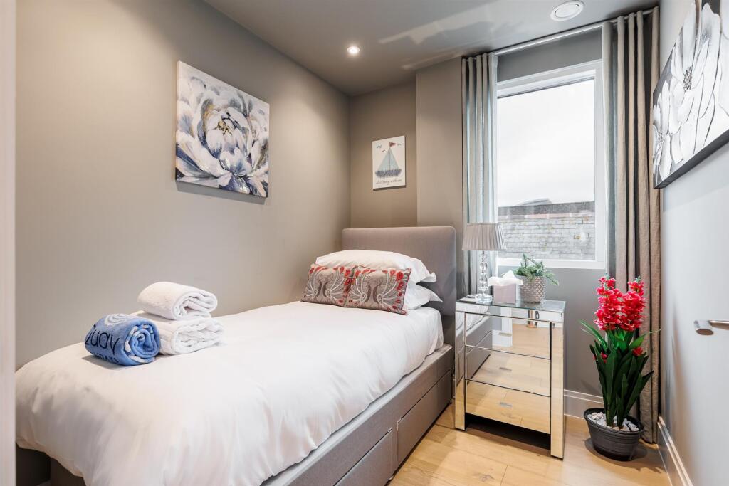 5HarbourLofts-18web300.jpg