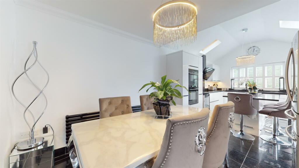 KITCHEN/BREAKFAST ROOM