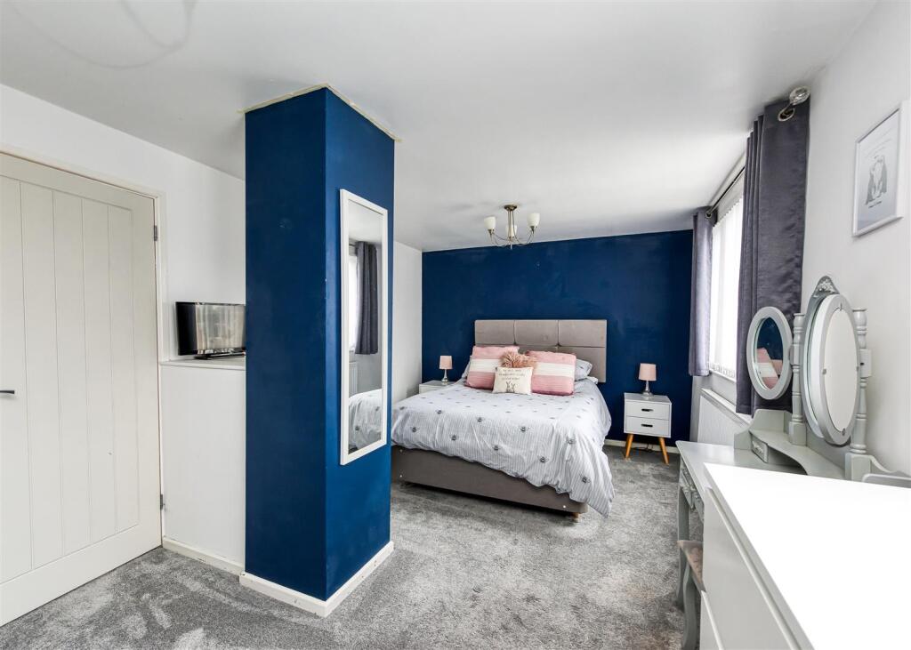 3 Chapel Close-Bedroom 1.jpg