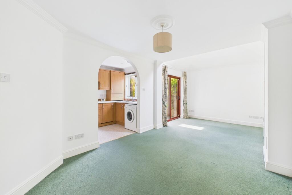 CAM02545G0-PR0390-STILL007