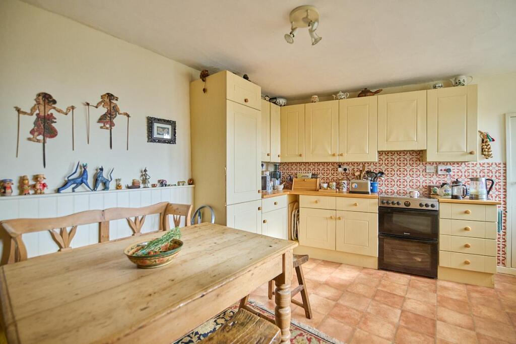 KITCHEN LO RES_ 4.jpg