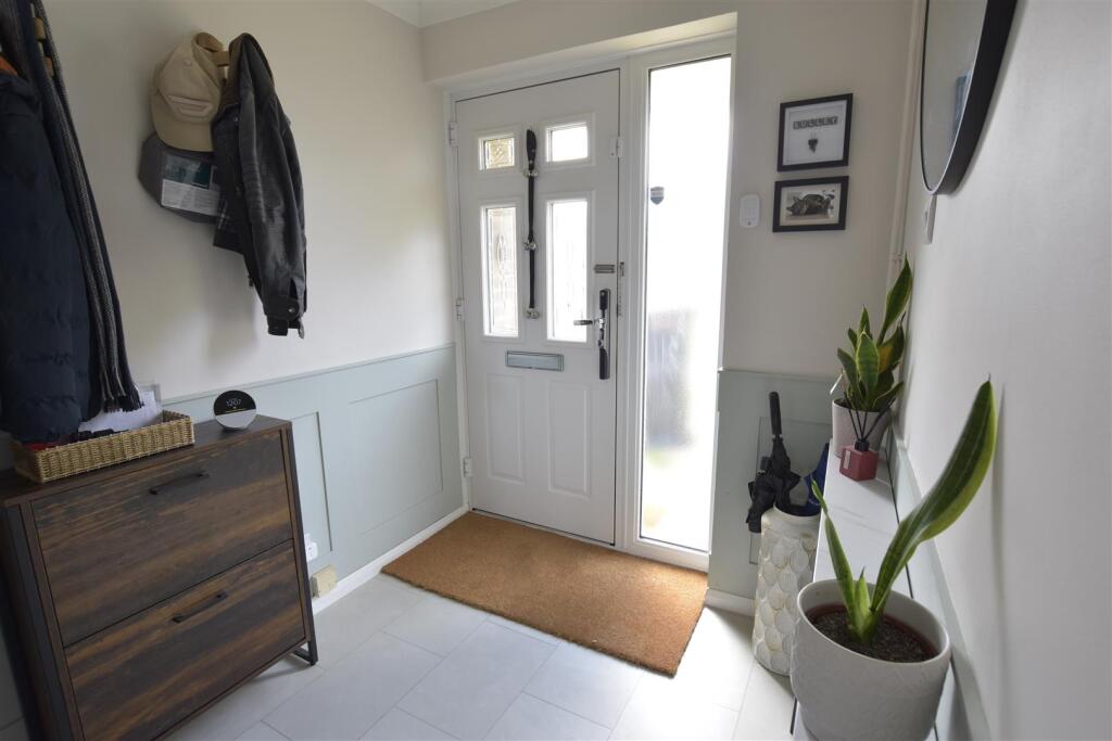 Hall from lounge.JPG