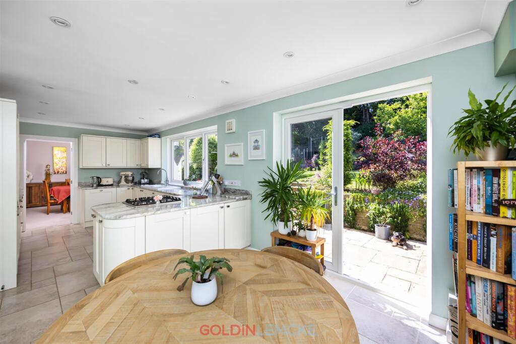 Kitchen/Breakfast Room