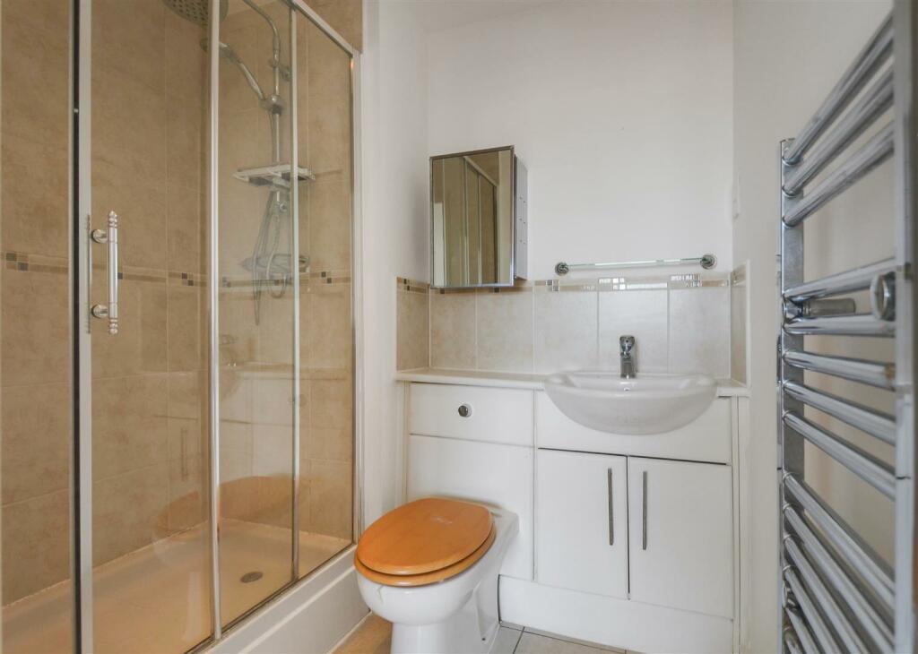 En Suite Shower Room.jpg