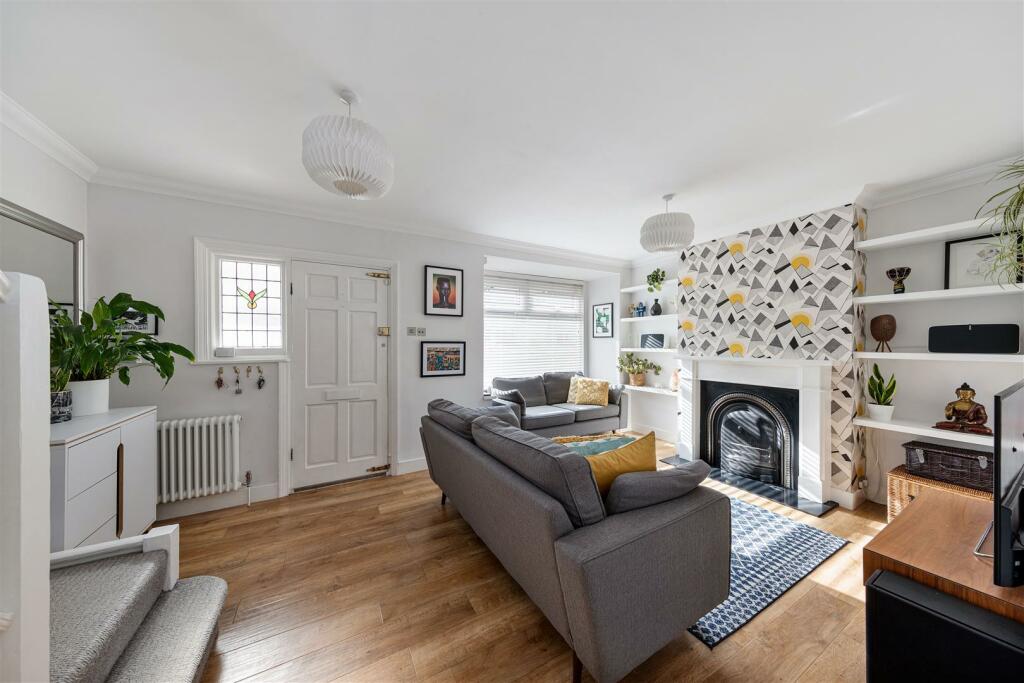 92 Cavendish Drive, E11