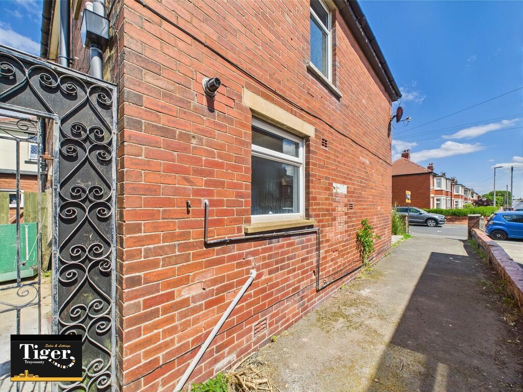 CAM02176G0-PR0588...