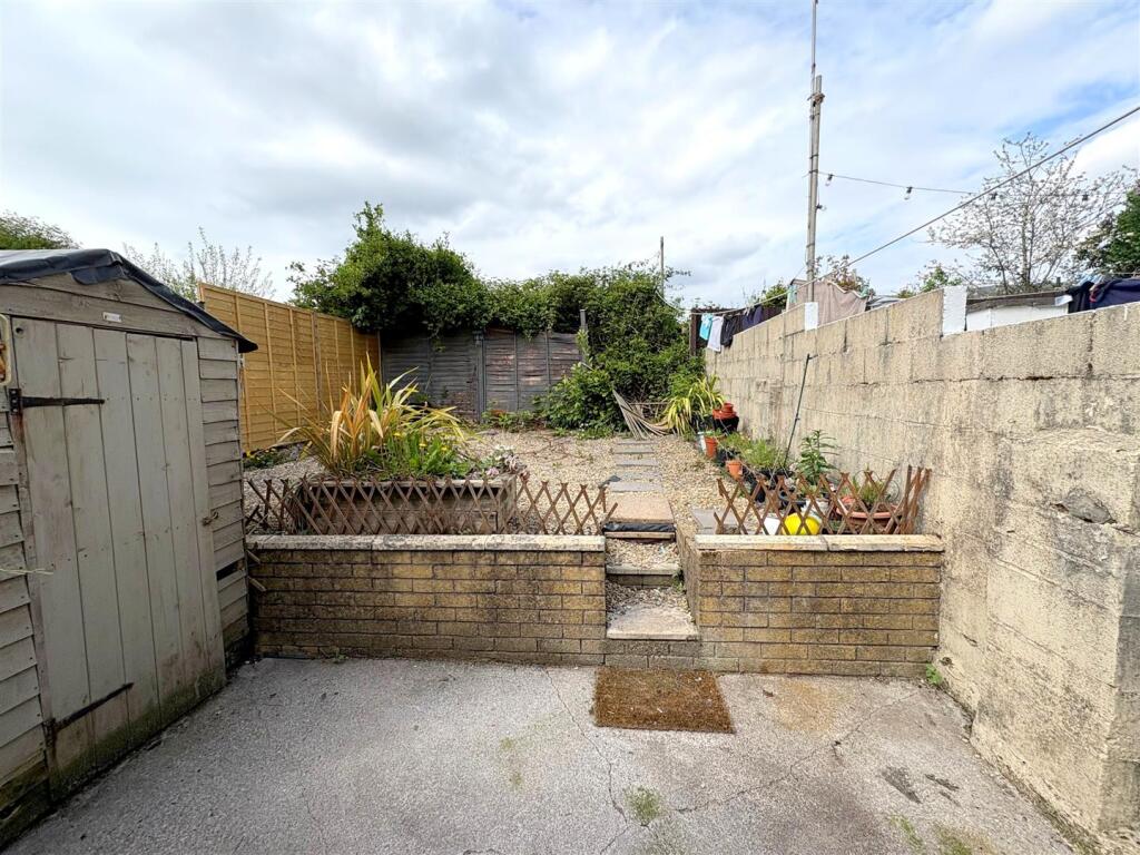 Rear Garden b.jpg
