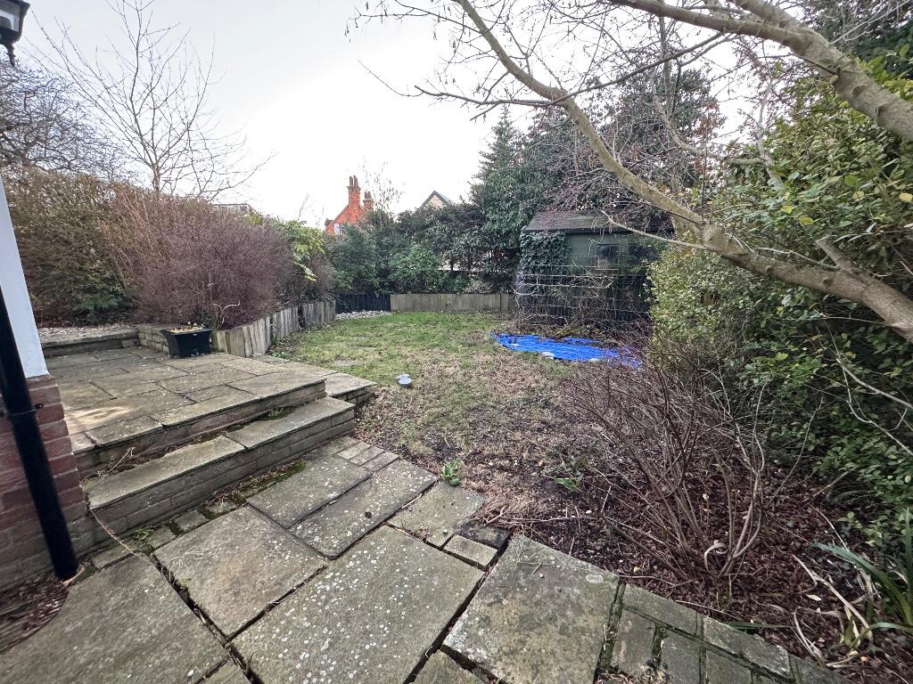 SIDE GARDEN