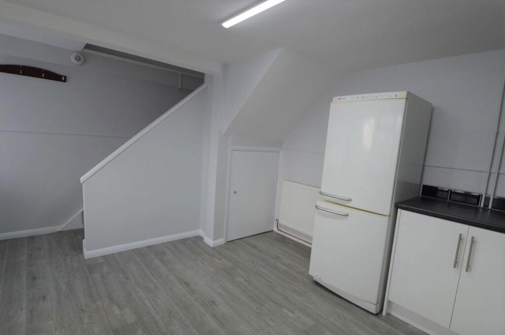 Kitchen 3.JPG
