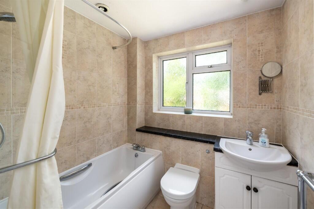 Family Bathroom 