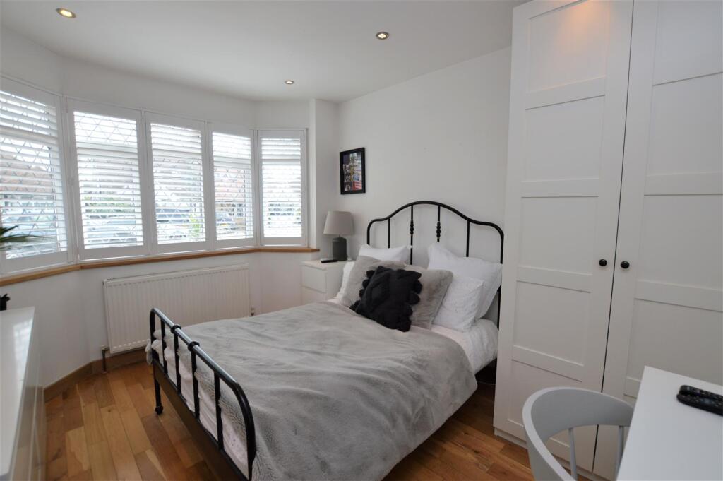 15 The Ridge bed2.JPG