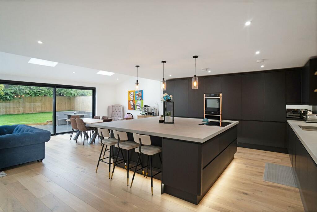69519_3 Ashley Close, Charlton Kings - (6)_low.jpg