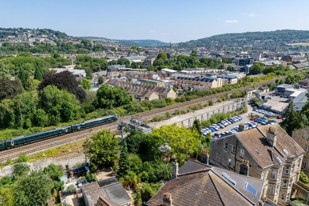 Flat 4 78 Lower Oldfield Park BA2 3HP-27.jpg