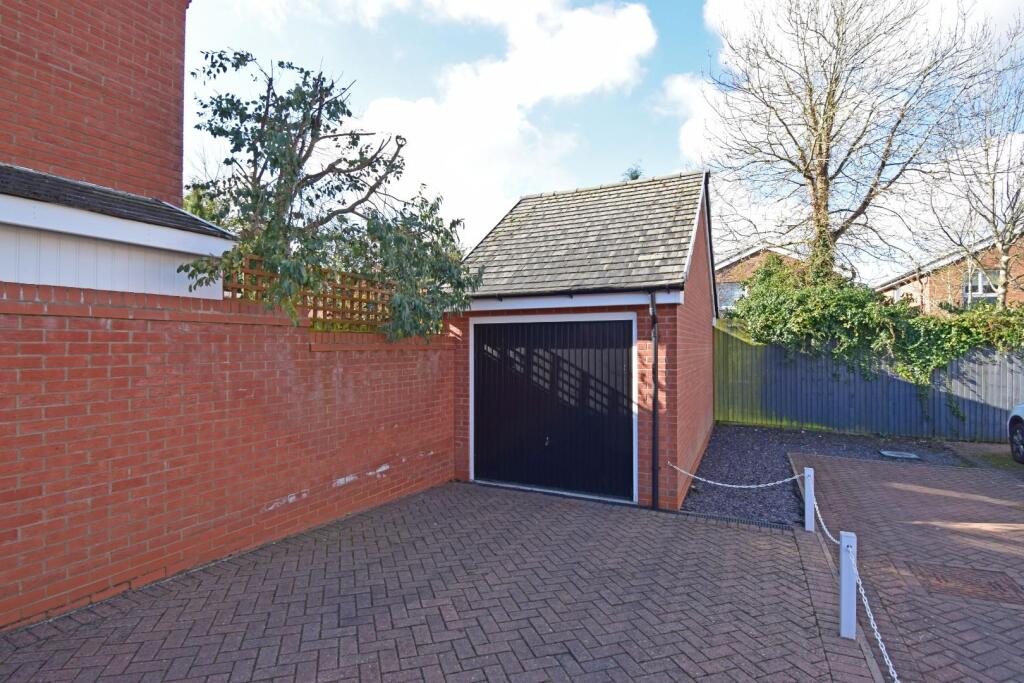 3 Hill Close, garage.jpg