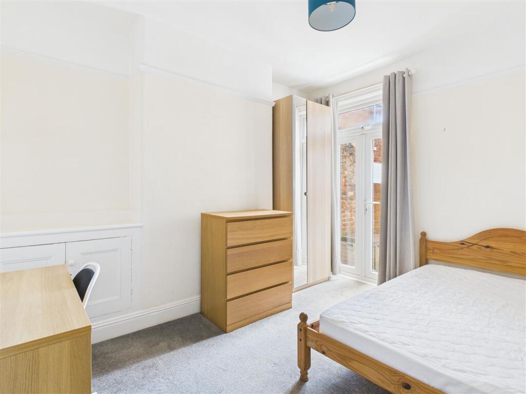 10 St Johns Road - 11.jpg