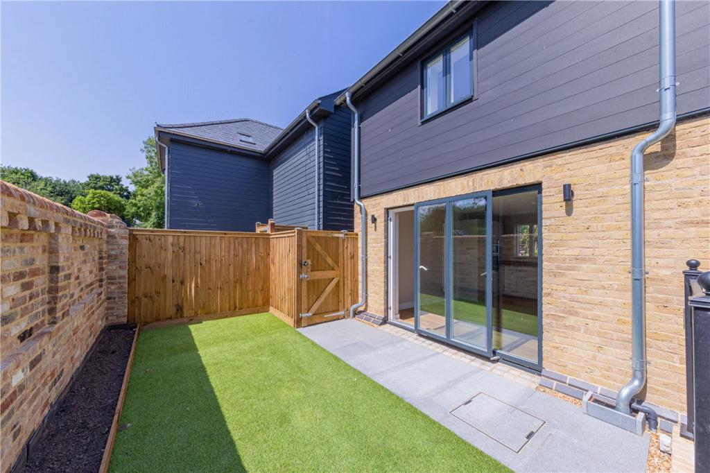 Rear Aspect &amp; Garden
