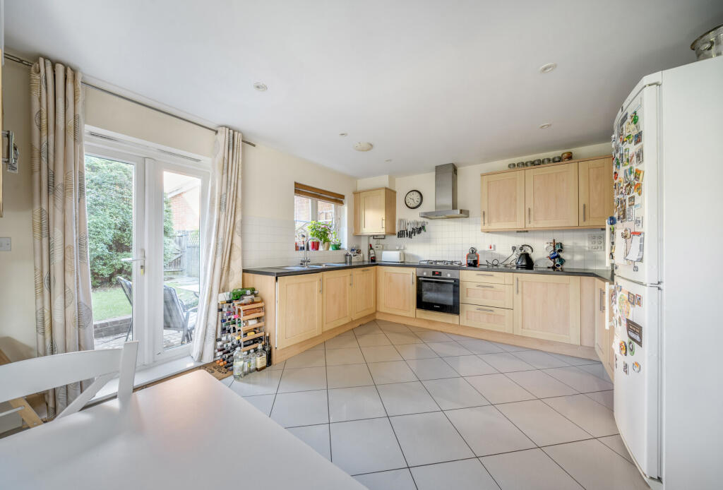 1349112-7-68bea19...