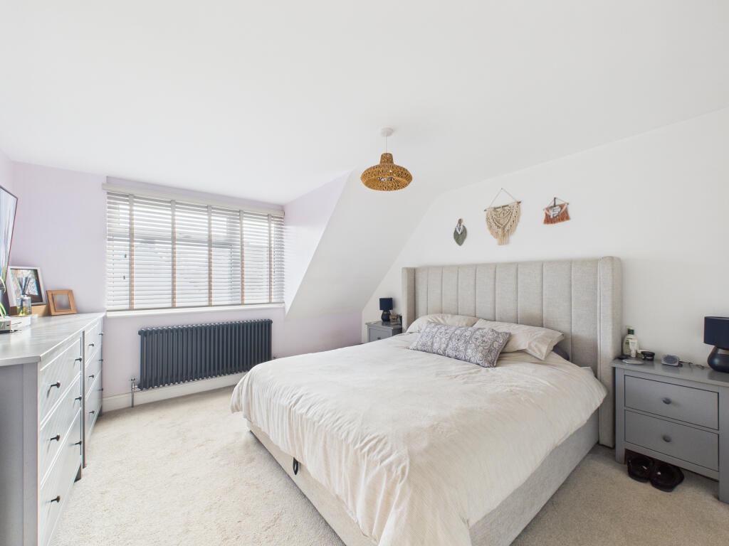 CAM02536G0-PR0024-STILL018