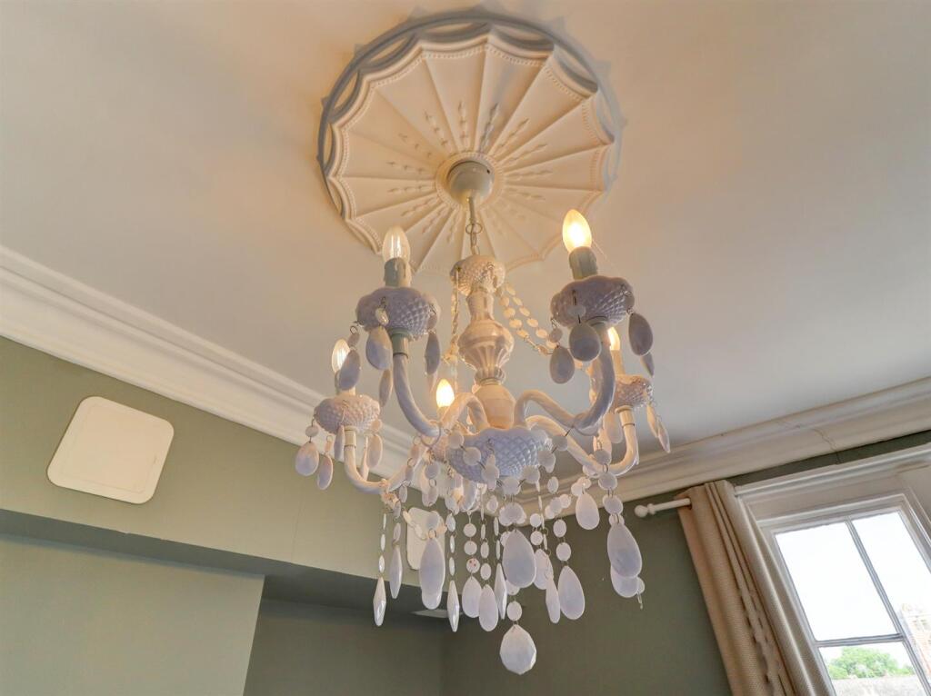 Character Ceiling Rose/Lighting