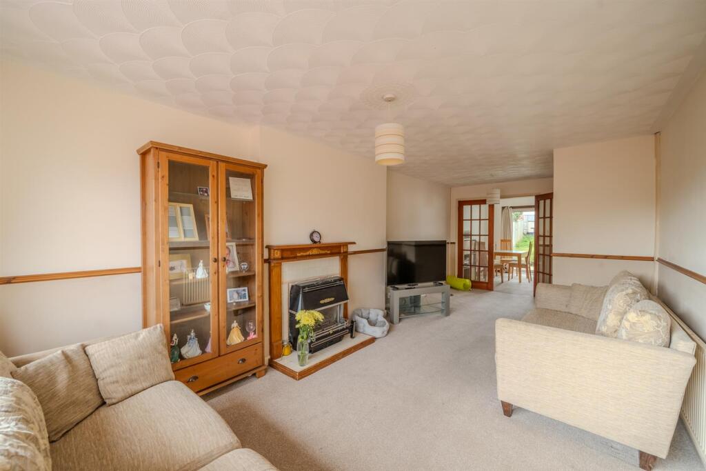 12 Trostrey Close-14.jpg