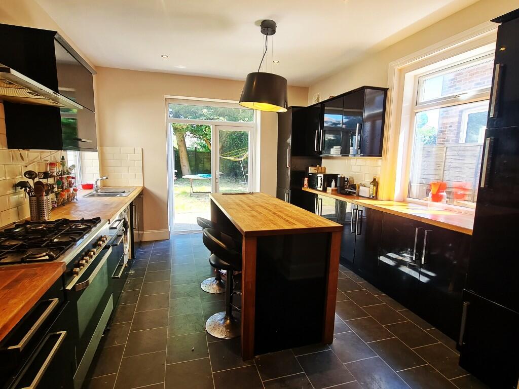 Kitch / Br'fast Room