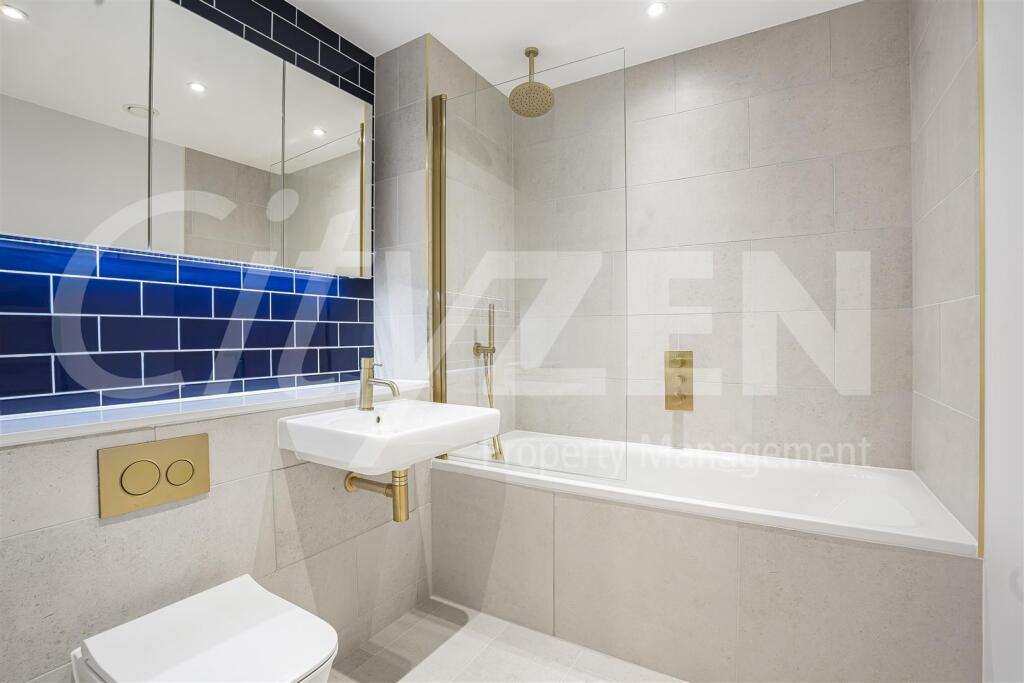 BATHROOM (SIMILAR APARTMENT)