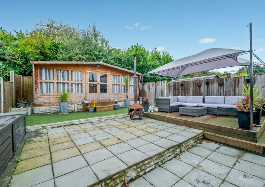 Gardens, Summer House &amp; Hot Tub: