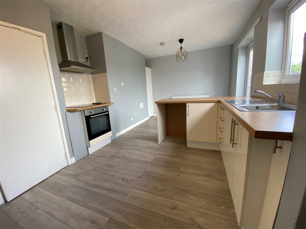 Kitchen 1.jpg