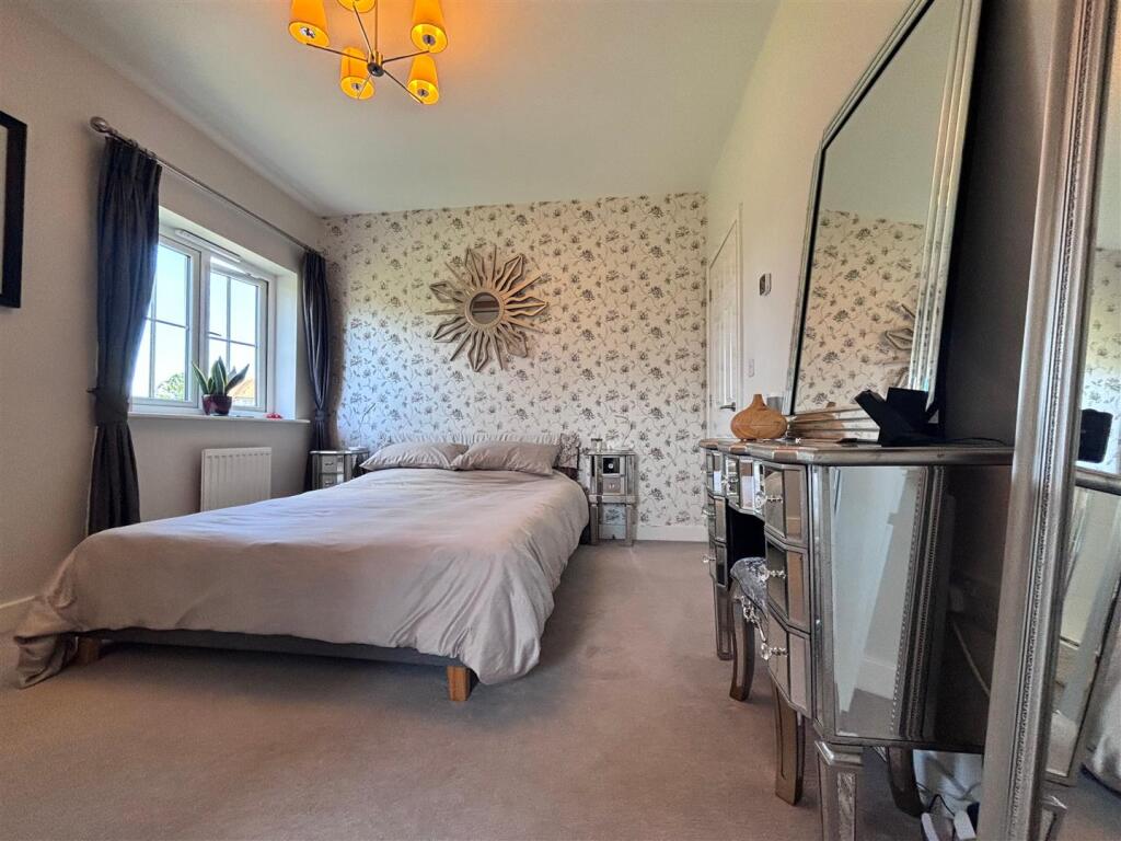 bedroom1.jpg