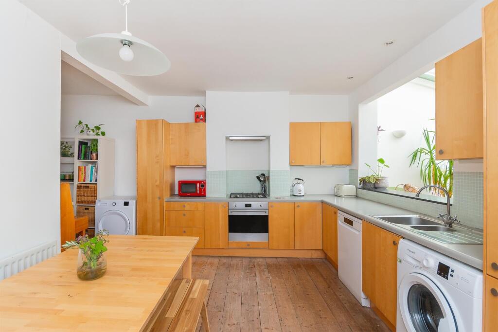 ECARRETTESREMOS5 - Kitchen.Diner B.jpg