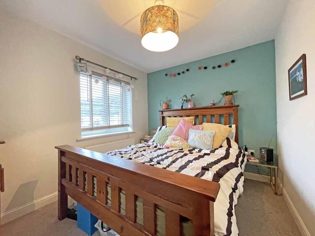 Temeraire Road 57 Bed 2.jpg