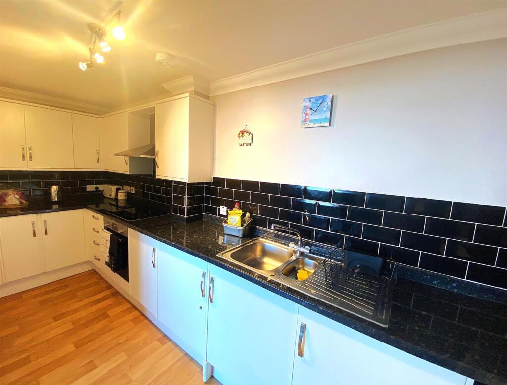 39 Compass House - Kitchen3.jpg