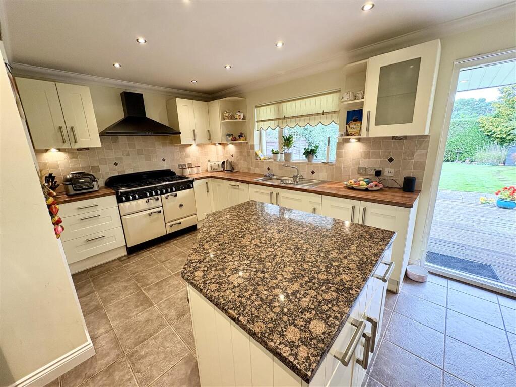 kitchen 2.jpg