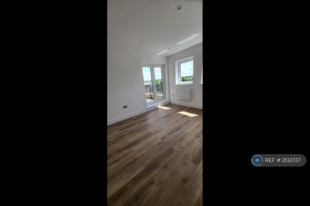 Flat 6b - Master Bedroom