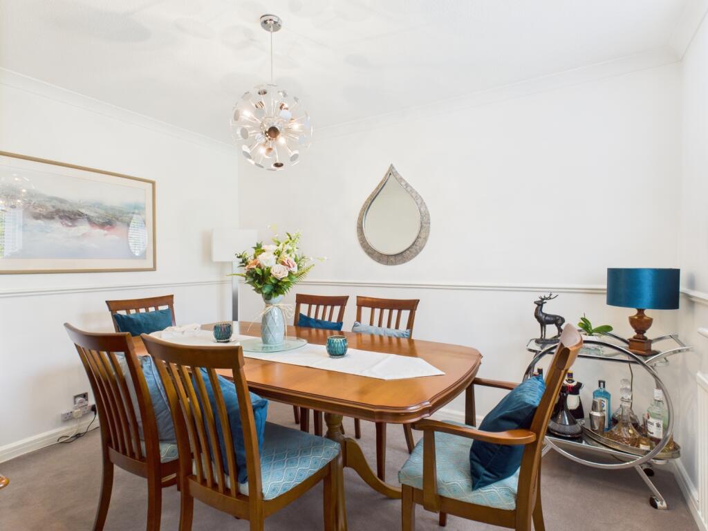 CAM03729G0-PR0056-STILL021