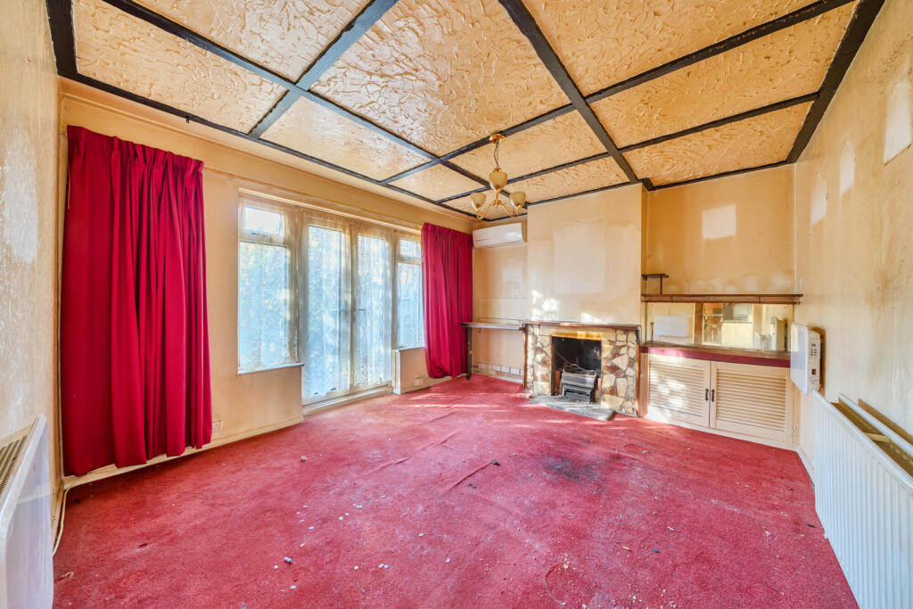 1370636-7-690a135...