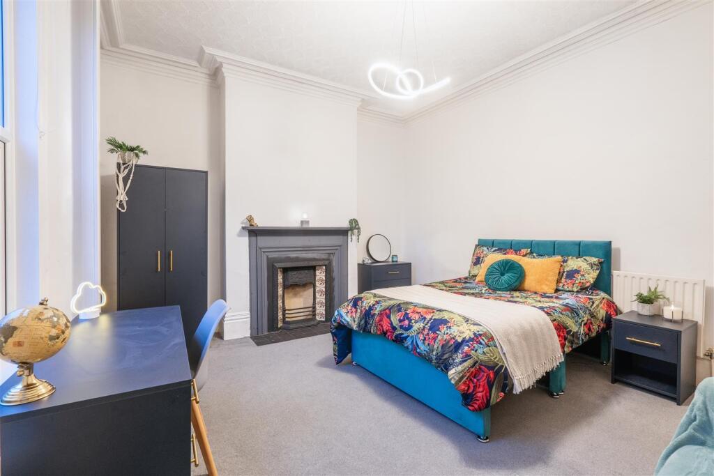 433 Glossop - Bedroom