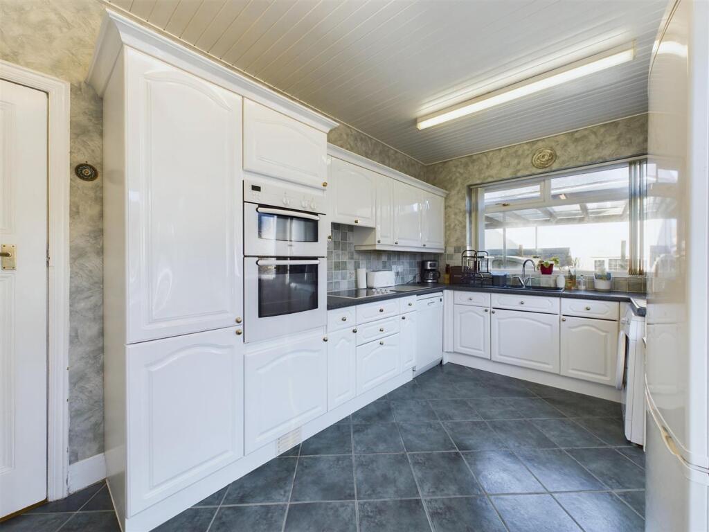 Kitchen: