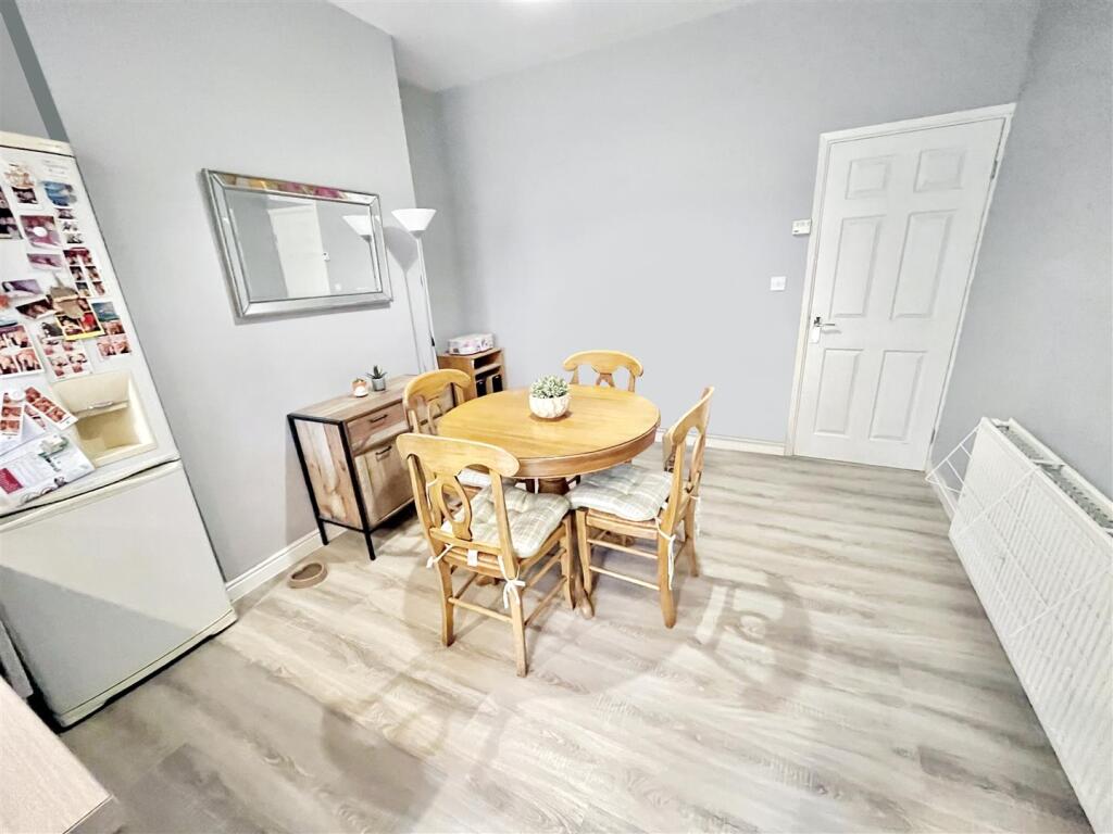 Dining Kitchen Aspect 4