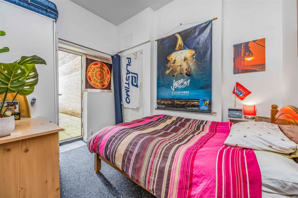 54 Victoria Road North, Southsea-Small-PorticoMark
