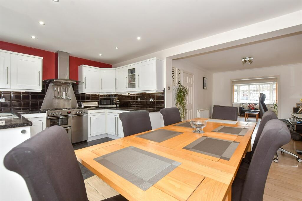 Kitchen/Breakfast Area