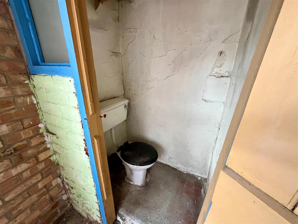 Rear Porch GF WC.jpg